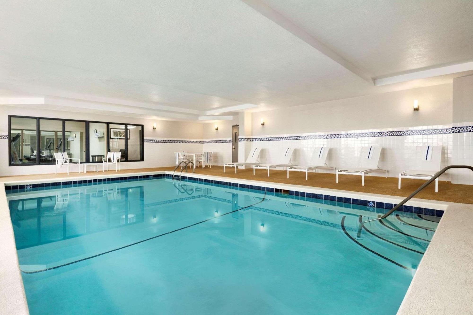 Country Inn & Suites By Radisson, Dalton, Ga Bagian luar foto